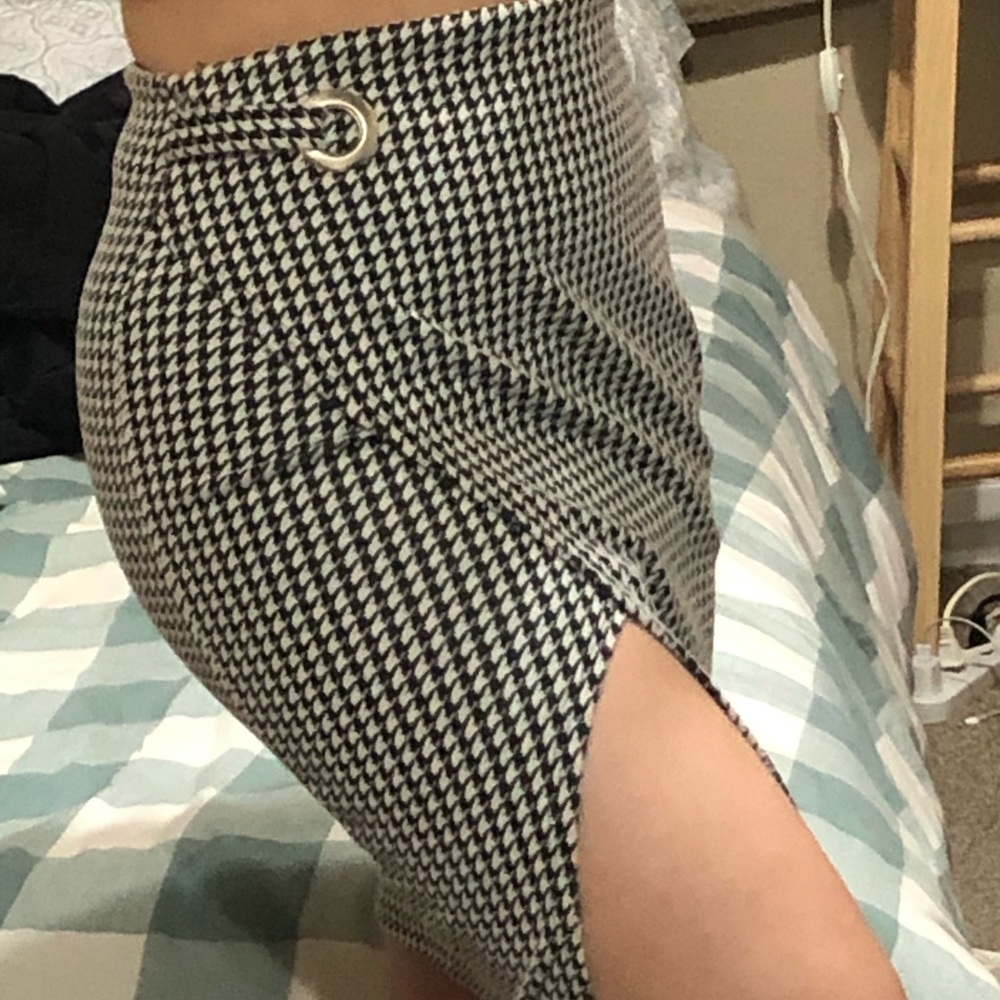 Checkered skirt knee Length with slit
